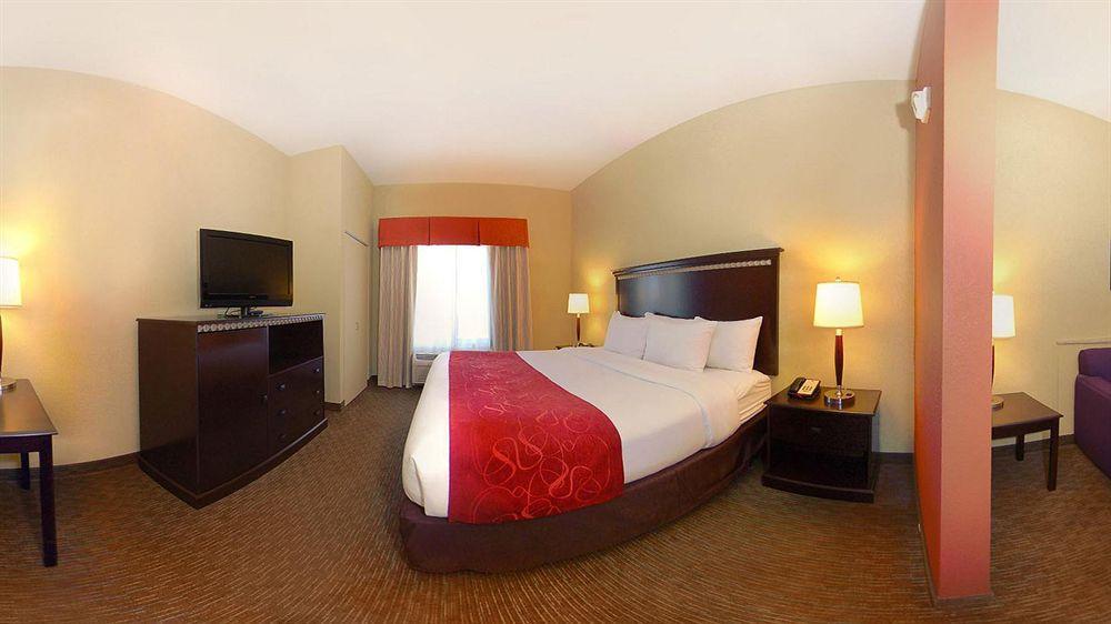 Comfort Suites Urbana Champaign, University Area Exterior photo