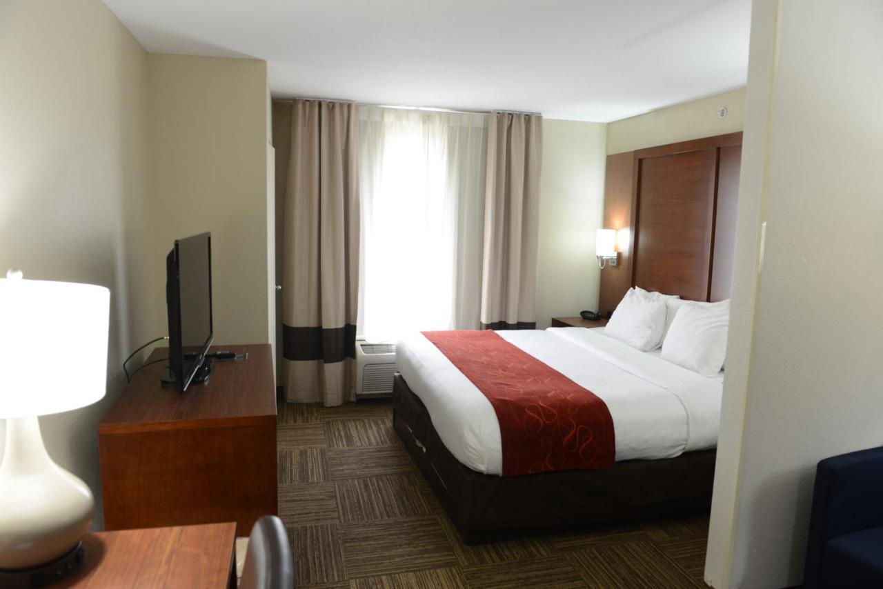 Comfort Suites Urbana Champaign, University Area Exterior photo