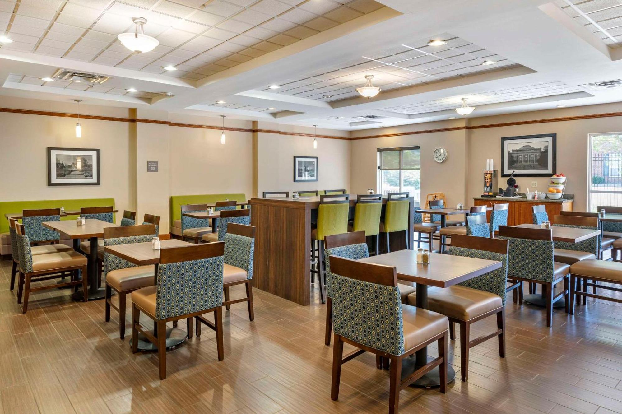 Comfort Suites Urbana Champaign, University Area Exterior photo