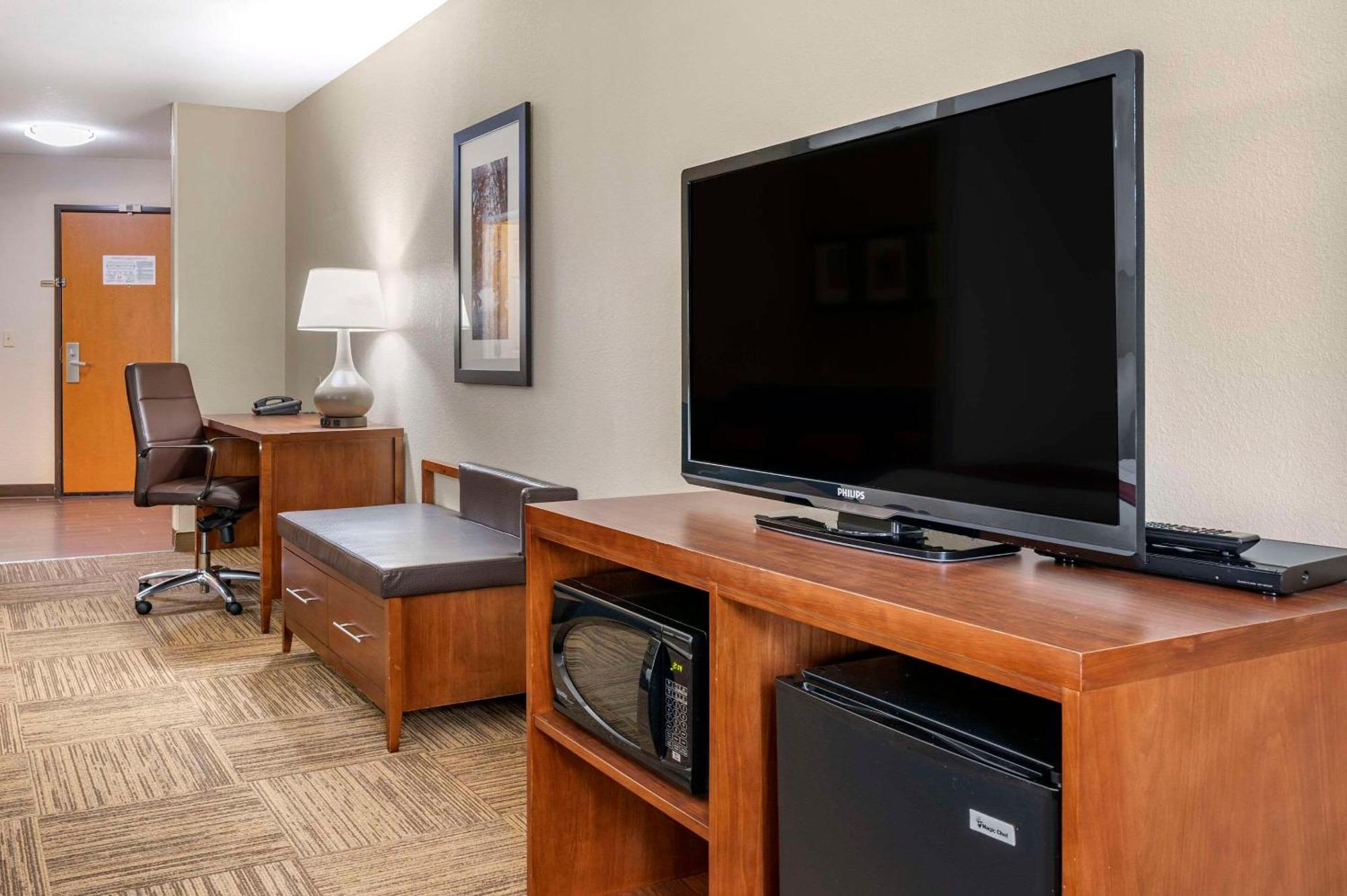 Comfort Suites Urbana Champaign, University Area Exterior photo