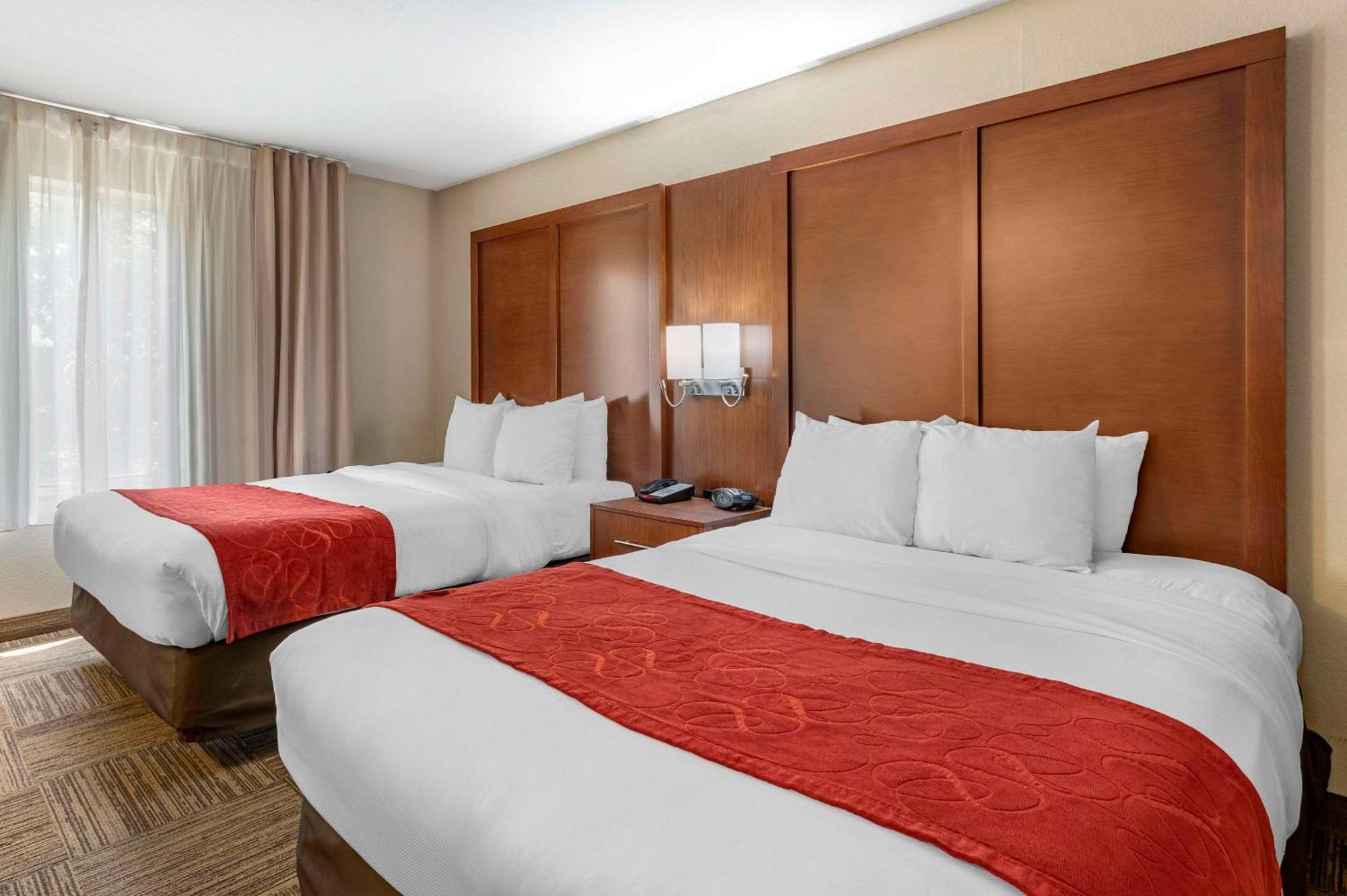 Comfort Suites Urbana Champaign, University Area Exterior photo